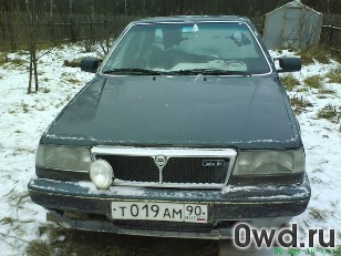 Битый автомобиль Lancia Thema